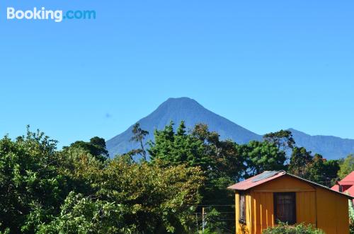 Práctico apartamento parejas con vistas y internet