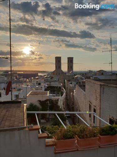 Près de toutes les attractions et terrasse à Molfetta pour deux personnes.