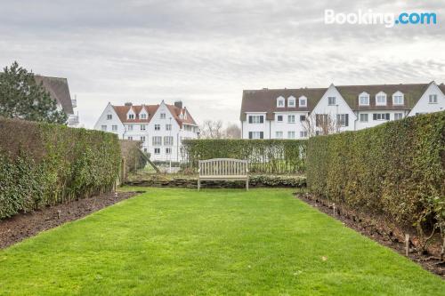 Appartement de deux chambres à Knokke-Le-Zoute. Terrasse!