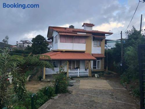 Nuwara Eliya een slaapkamer. Met terras!.