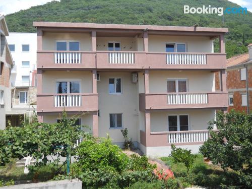 Apartamento de 42m2 en Tivat con vistas y internet