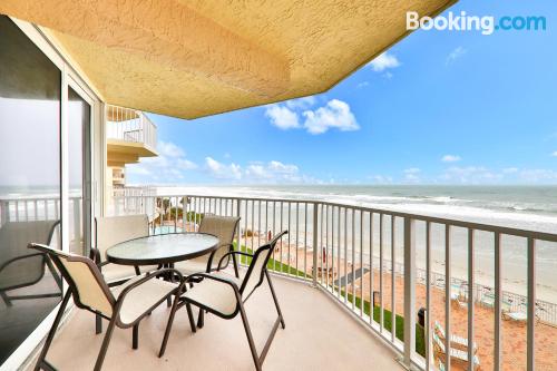 Ruim appartement em Daytona Beach Shores, voor gezinnen.