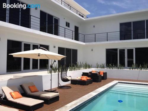 Apartamento com piscina em Whitehouse