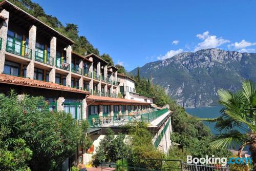 Limone Sul Garda aan zijn voeten! Terras en internet