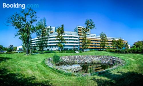 Apartamento com Wi-fi. Terraço e piscina