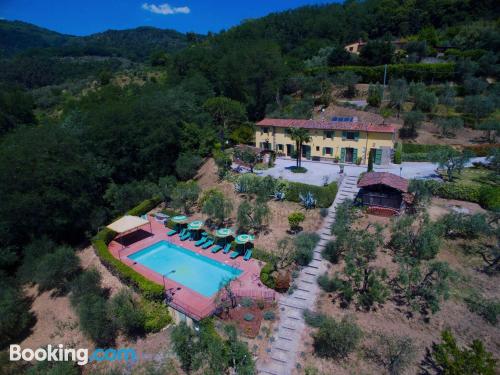 Appartement avec piscine. Internet et terrasse