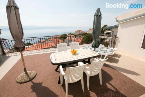 Appartement avec terrasse à Omiš