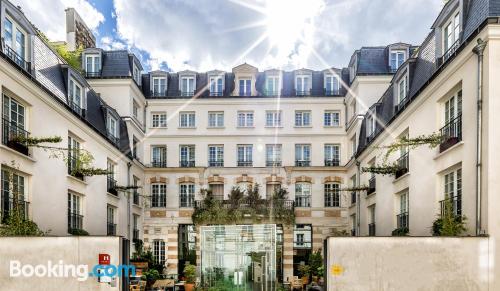 Appartement avec terrasse et Internet à Paris, avec l'air concdetionné!