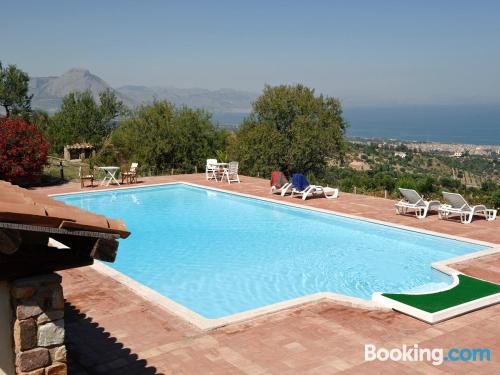 Appartement avec piscine à Campofelice di Roccella.