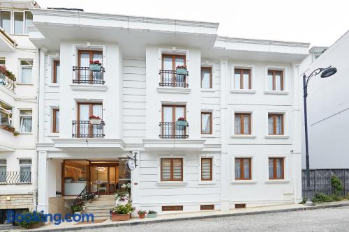 Appartement pour deux personnes. Avec terrasse!.