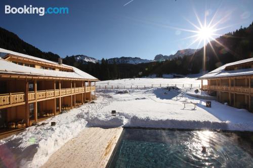 Apartamento con piscina, wifi y vistas