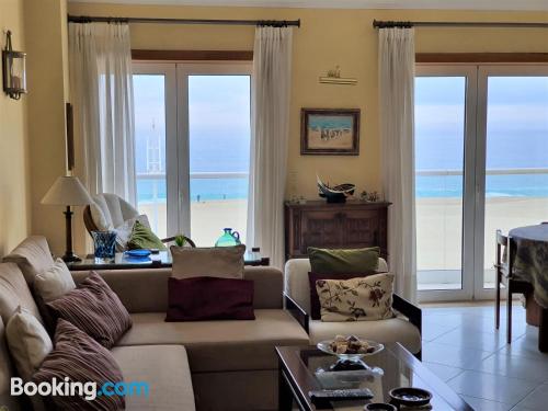 Espacioso apartamento en Nazaré con terraza y internet