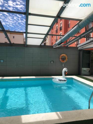 Centraal Sevilla appartement. Terras en zwembad.