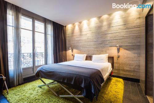 Home for 2 people in Paris with heat and wifi