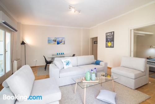 Apartamento en Atenas. Ideal para cinco o más.