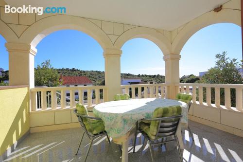 Apartamento com terraço em Sevid.