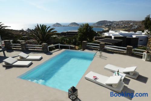 Parfait pour 5 personnes ou plus! Terrasse et Internet!