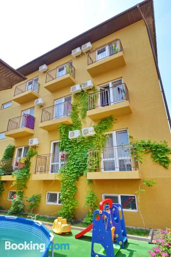 Apartamento en mitad de todo apto para niños con vistas y piscina