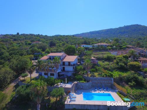 Apartamento con piscina. Apto para familias