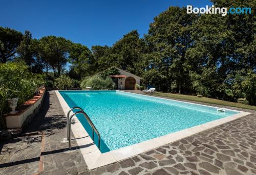 Apartamento con cuna en Fauglia con piscina