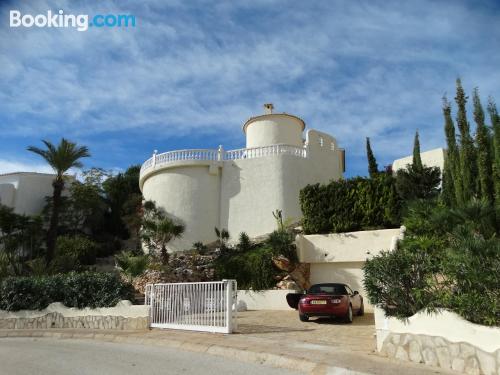 Apartamento com Internet. Terraço e piscina