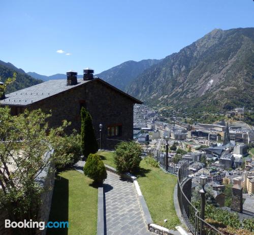 Appartamento con terrazza. Andorra la Vella dalla vostra finestra!