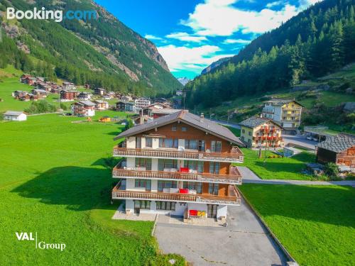 Apartamento en Saas-Grund con conexión a internet.