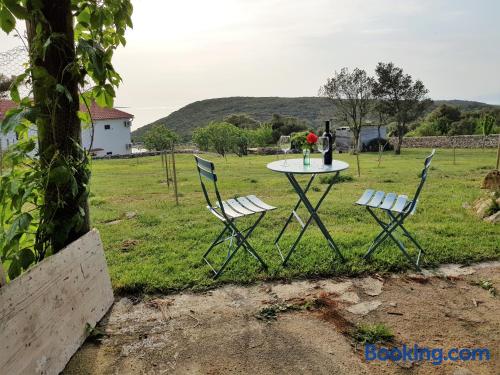 Perfetto appartamento con una camera. Terrazza e Wifi