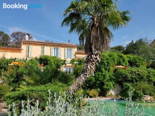 Appartamento con terrazza e piscina, a Toulon