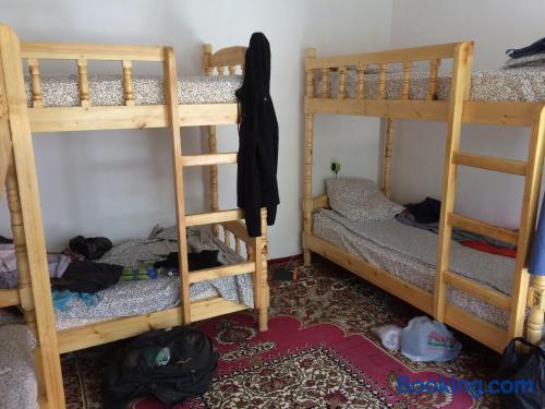 Cama en habitación compartida de 6 camas
