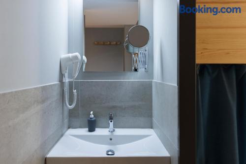Posto Letto in Dormitorio Misto con 6 Letti