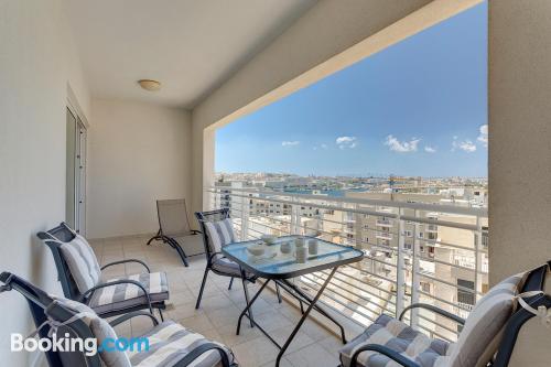 Umfangreiche Ferienwohnung in Sliema. Terrasse!