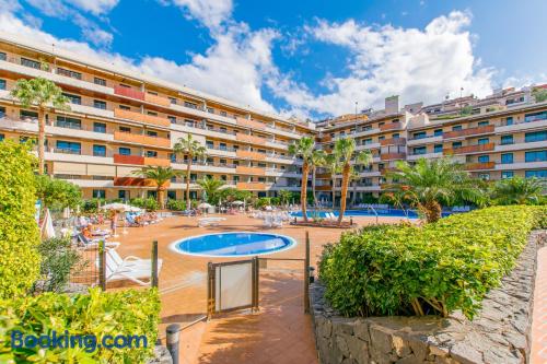 Centro con piscina en Puerto de Santiago. ¡65m2!.