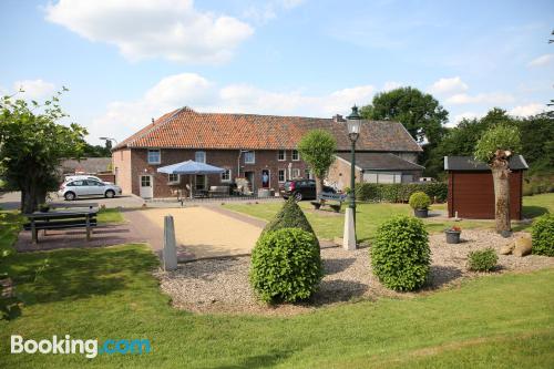 Près de toutes les attractions et terrasse à Noorbeek. Idéal pour les groupes