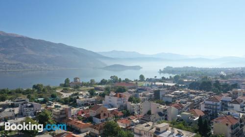 Spacieux appartement avec deux chambres. À Ioannina.