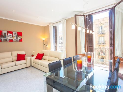 Extenso apartamento com 3 quartos em Barcelona