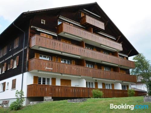 2 Schlafzimmer. In Gstaad