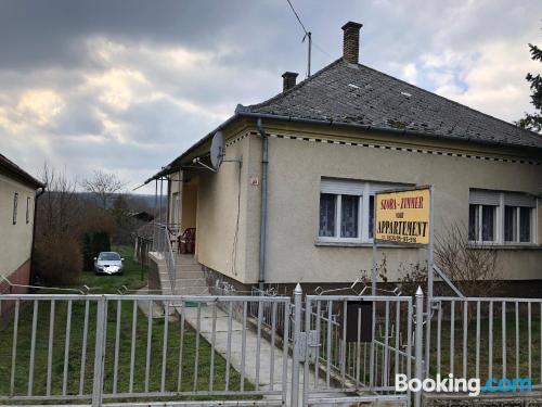 Zentrale Ferienwohnung. In Kehidakustány