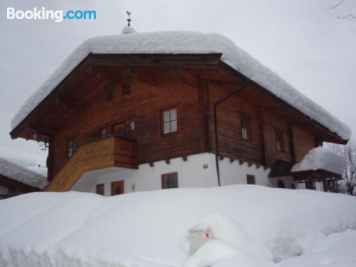 Apartamento en Sankt Johann in Tirol con terraza y conexión a internet.