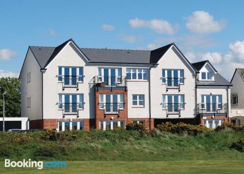 Apartamento de dos habitaciones en Prestwick. ¡Conexión a internet!