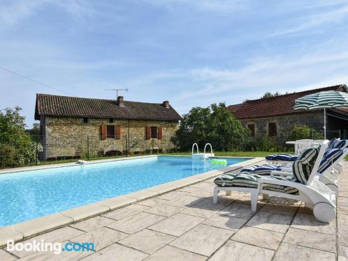 Villefranche-du-Périgord vanuit uw raam! Terras en zwembad