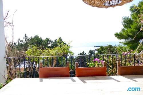 Appartement avec internet et terrasse. À Santa Eularia des Riu.