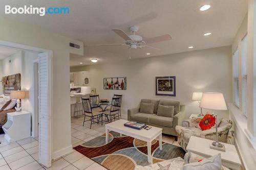 Apartamento con vistas y wifi en Folly Beach. ¡Ideal!