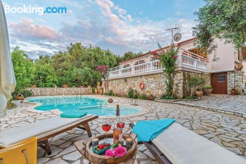 Appartement à Gaios. Piscine!