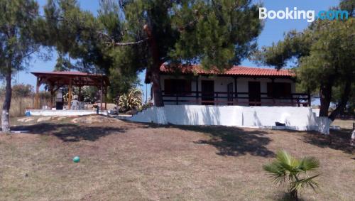 Perfect location with air-con in Ormos Panagias and terrace