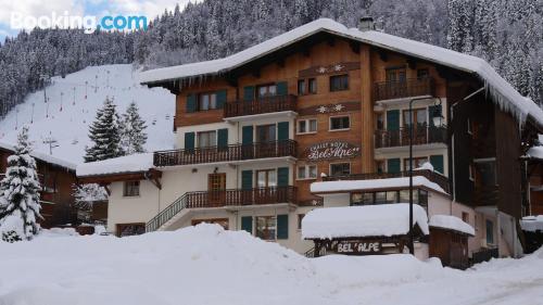 Eccellente appartamento con una cameranel midtown di Morzine.