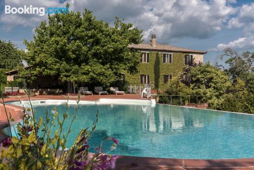 Grosso apartamento com piscina. Terraço!