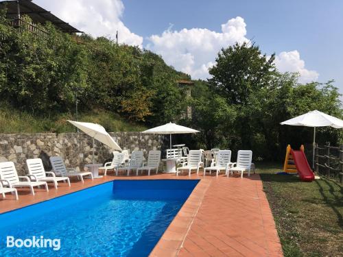 Apartamento con terraza y wifi en Licciana Nardi y piscina