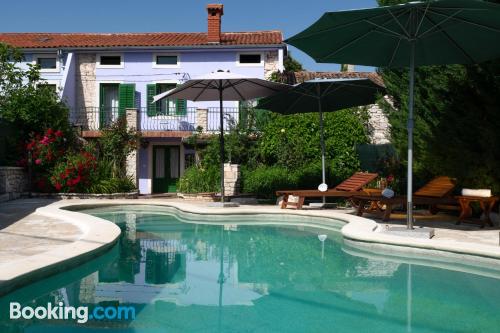 Apartamento com calefação. Terraço e piscina