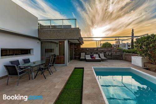 Appartement avec piscine, idéal pour les groupes.